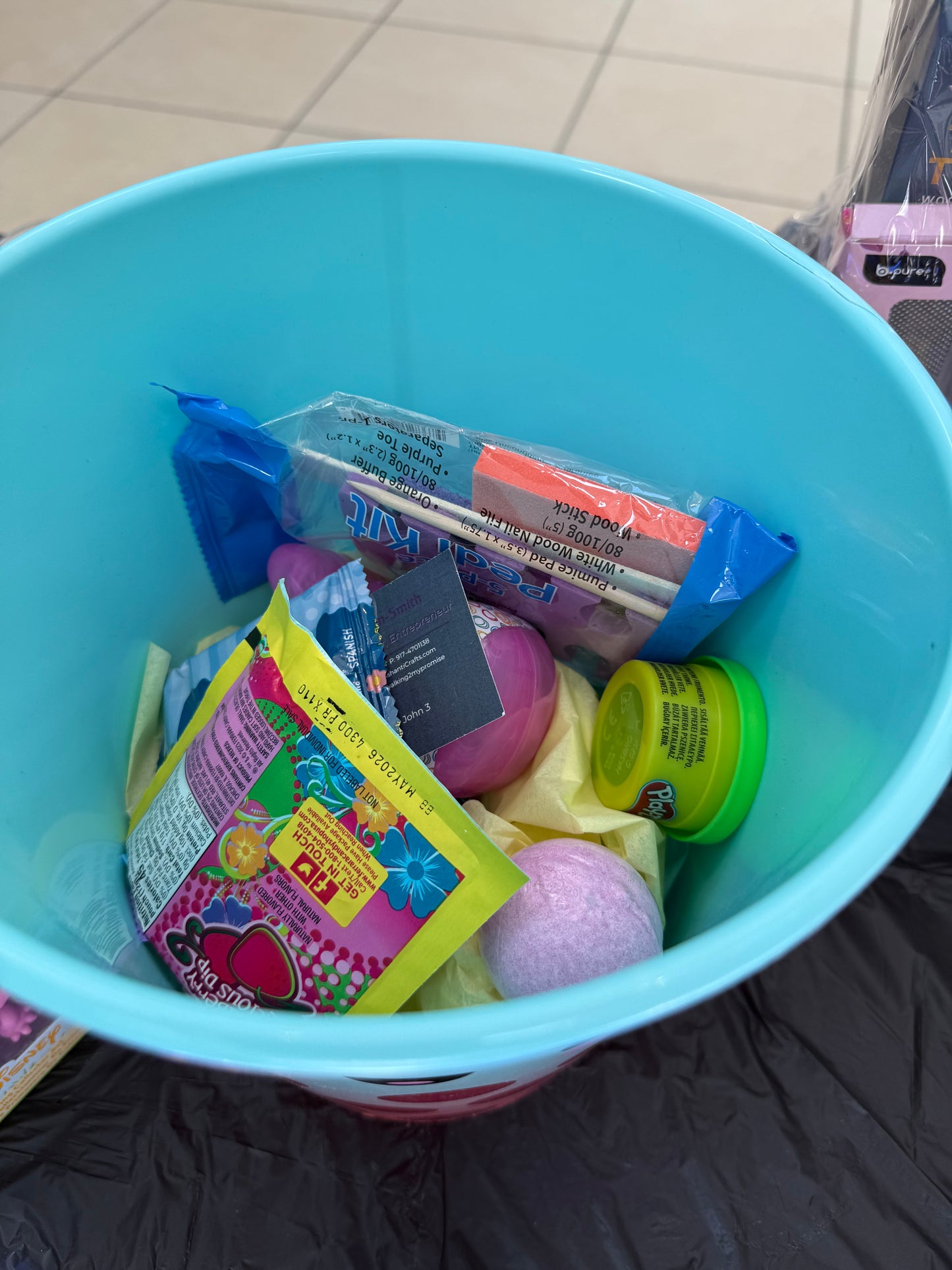 Hello Kitty garbage pill basket