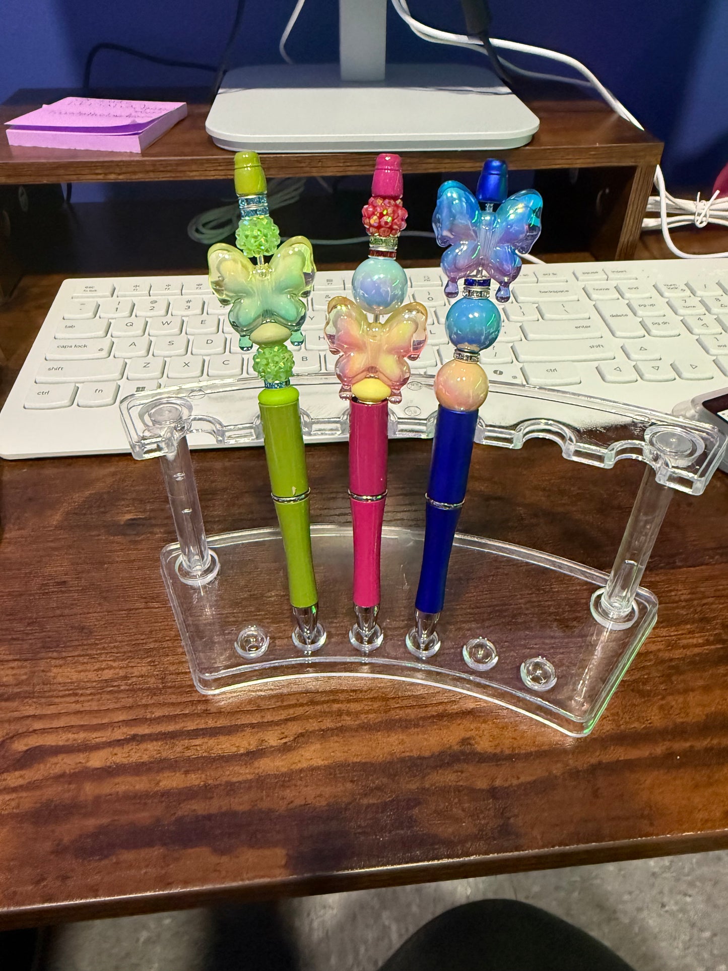 Multicolor pens with beans