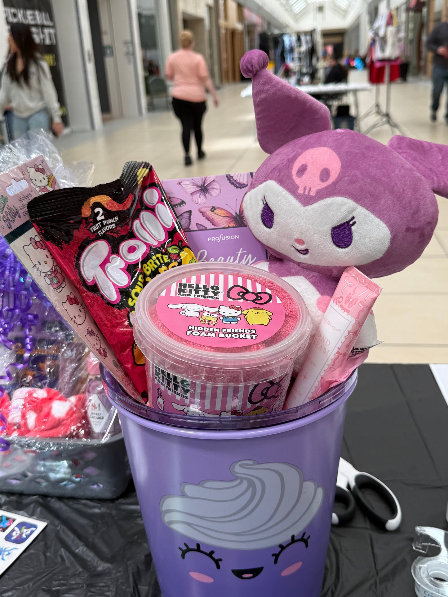 Hello Kitty garbage pill basket